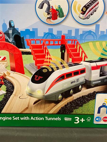 Train Smart Engine With Action Tunnels Brio 33834 Smart Engine With Action Tunnels